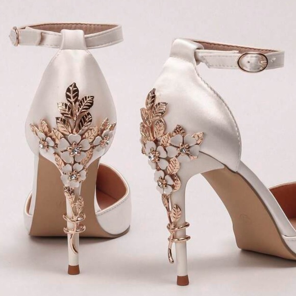 White Rhinestone & Flower Decor Point Toe Stiletto Heeled Pumps - Picture 4 of 5